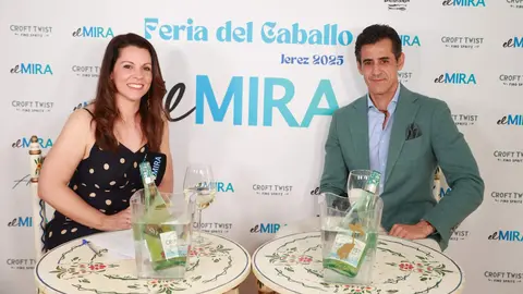 Estefan&iacute;a Jaime y V&iacute;ctor Janeiro en la caseta de El MIRA | Cristo Garc&iacute;a