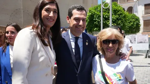 Juanma Moreno, durante una visita reciente a &Eacute;cija