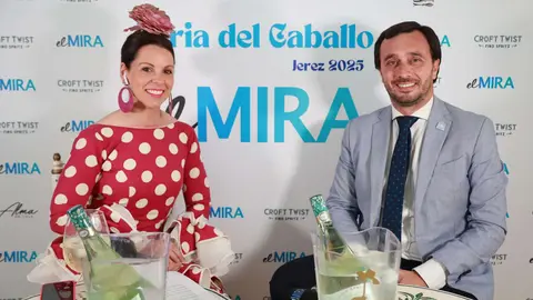 Estefan&iacute;a Jaime y &Aacute;lvaro Real en la caseta de El MIRA | Cristo Garc&iacute;a