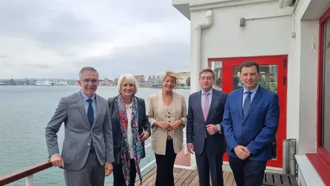 El Consejo General de RETE celebrado en Santander, con la presencia de la alcaldesa de Huelva, Pilar Miranda, y el presidente del Puerto de Huelva, Alberto Santana