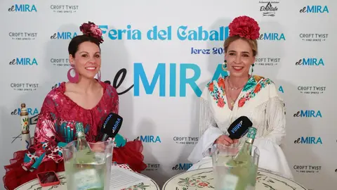 Almudena Mart&iacute;nez junto a Estefan&iacute;a Jaime en la caseta de El MIRA | Cristo Garc&iacute;a