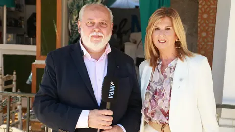 Noem&iacute; Lillo y Jos&eacute; Blas Moreno frente a la caseta de El MIRA | Cristo Garc&iacute;a