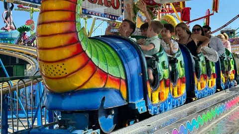 Peque&ntilde;os y mayores disfrutan de las atracciones de la Feria del Caballo | Cristo Garc&iacute;a