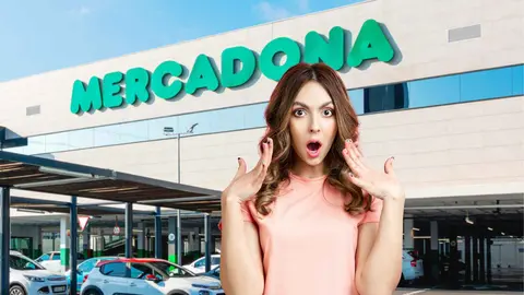 Una mujer frente a un supermercado de Mercadona