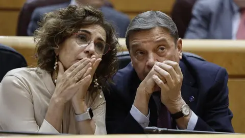 Mar&iacute;a Jes&uacute;s Montero, junto al ministro Luis Planas