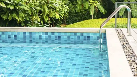 Un ni&ntilde;o ha perdido la vida tras ser rescatado de una piscina en Arcos