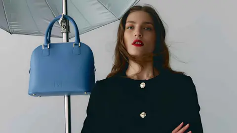 Bolso de mano multiposici&oacute;n de piel color azul Leandra de El Corte Ingl&eacute;s