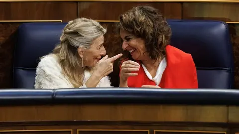 Yolanda D&iacute;az, junto a Mar&iacute;a Jes&uacute;s Montero, en el Congreso de los Diputados