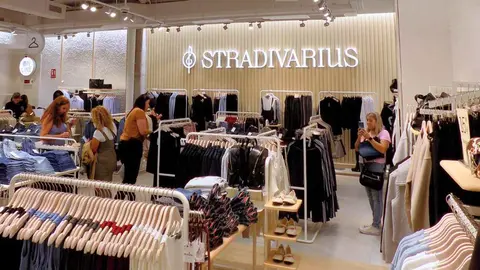 Stradivarius en Centro Comercial Atl&aacute;ntico Vecindario