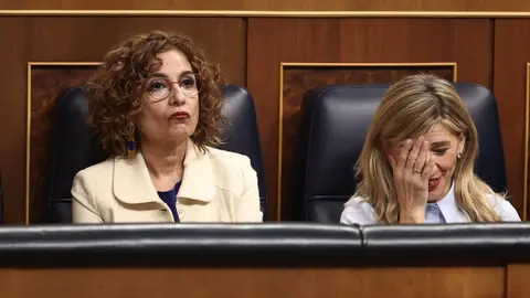Mar&iacute;a Jes&uacute;s Montero, junto a Yolanda D&iacute;az en el Congreso de los Diputados (2)