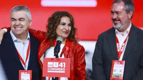 Montero, junto a Santos Cerd&aacute;n y Juan Espadas, en una imagen de archivo