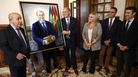 El cuadro que recuerda a Jos&eacute; Torres Hurtado en el Ayuntamiento de Granada