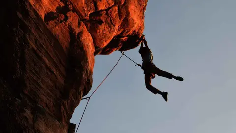 Un monta&ntilde;ista en una foto de archivo