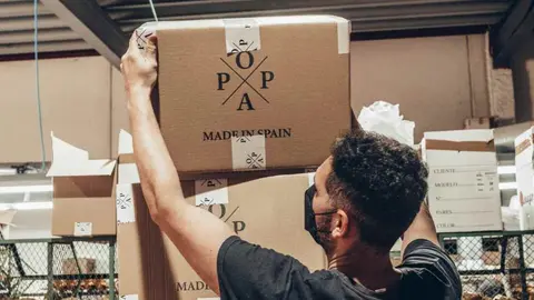 Caja de zapatillas POPA