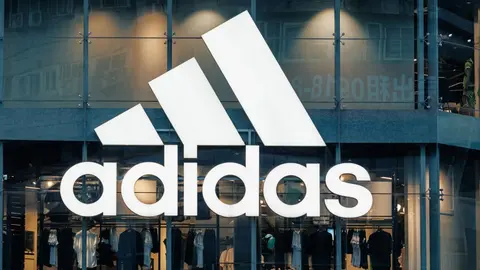 Fachada tienda Adidas