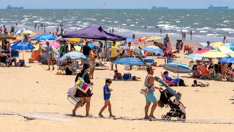 Las playas de Cartaya, llenas durante el verano