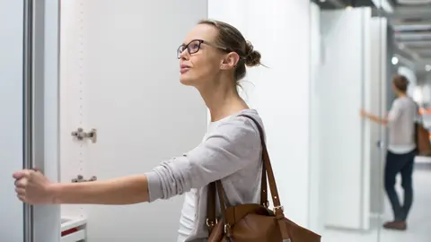 Secci&oacute;n de estanter&iacute;as y armarios de IKEA