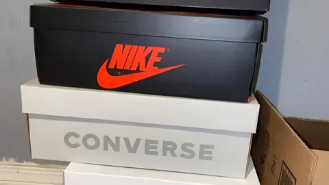 Cajas de calzado NIKE y Converse