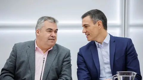Pedro S&aacute;nchez, en una imagen de archivo con Santos Cerd&aacute;n