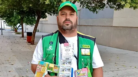 Jos&eacute; Antonio Mart&iacute;n, vendedor de la ONCE en Utrera