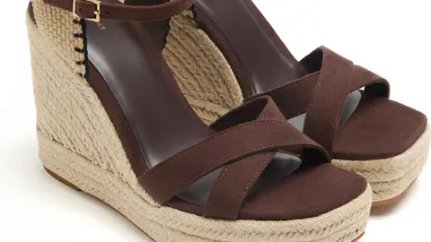 Sandalia de cu&ntilde;a con plataforma de Lefties