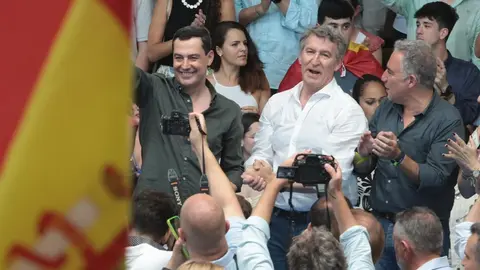 Juanma Moreno y Alberto N&uacute;&ntilde;ez Feij&oacute;o