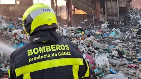 Incendio en Las Calandrias | Consorcio de Bomberos de C&aacute;diz