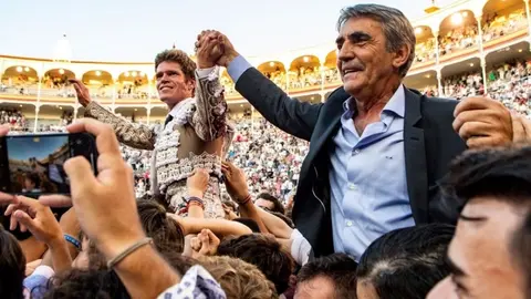 Borja Jim&eacute;nez sale a hombros de Las Ventas I Plaza 1