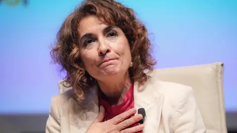 Mar&iacute;a Jes&uacute;s Montero necesita a alguien que ponga "la mano en el fuego" por ella