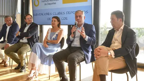 El alcalde de Sevilla, Jos&eacute; Luis Sanz, ha presentado el paquete de ayuda econ&oacute;micas a clubes deportivos | Ayuntamiento de Sevilla
