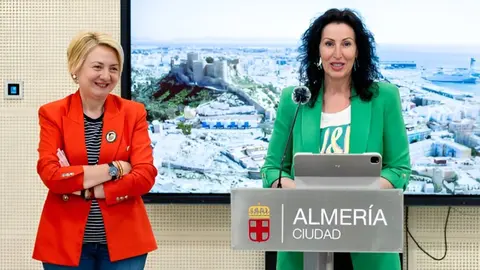 La alcaldesa de Almer&iacute;a, Mar&iacute;a del Mar V&aacute;zquez, y la concejala de Urbanismo, Elo&iacute;sa Cabrera, en una imagen de archivo
