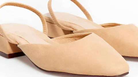 Zapato destalonado con el&aacute;stico de Sfera