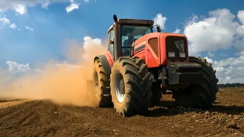 Un tractor en una foto de archivo