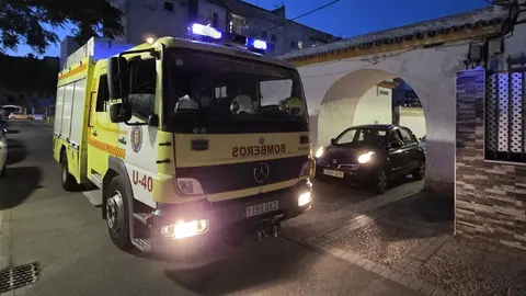 Los bomberos en la barriada de La Plata