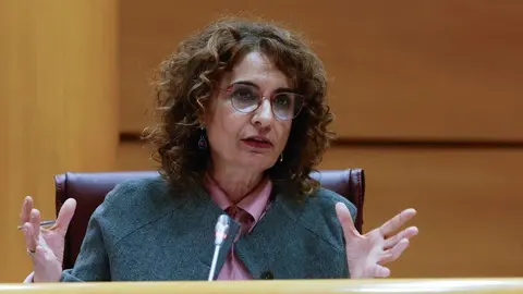 Montero, cada vez m&aacute;s cercada por la corrupci&oacute;n