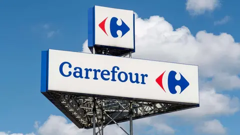 Valla en alto de hipermercado Carrefour