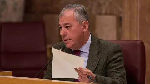 Jos&eacute; Luis Sanz en un Pleno del Ayuntamiento de Sevilla | Salvador L&oacute;pez Medina
