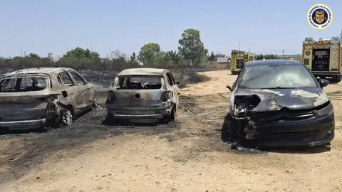 Coches calcinados en Pozoalbero