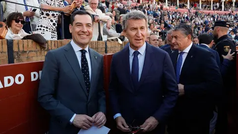 Juanma Moreno, junto a Alberto N&uacute;&ntilde;ez Feij&oacute;o (3)