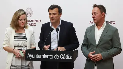 Bruno Garc&iacute;a, junto a Maite Gonz&aacute;lez y Jos&eacute; Manuel Cossi | Cristo Garc&iacute;a