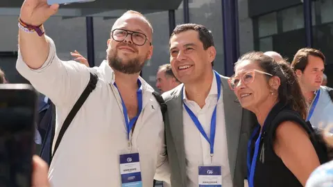 Juanma Moreno, a su llegada al Congreso Nacional del PP en Madrid