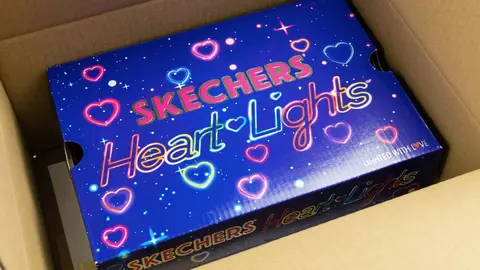 Caja de zapatillas de Skechers