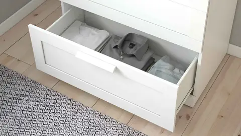 C&oacute;moda BRIMNES de 4 cajones con detalle de vidrio esmerilado de Ikea