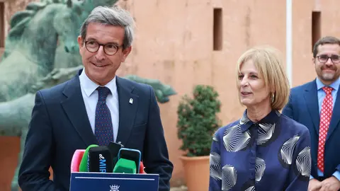 Mar&iacute;a Jos&eacute; Garc&iacute;a-Pelayo y Jorge Paradela antes de la jornada t&eacute;cnica | Cristo Garc&iacute;a