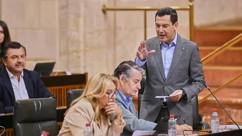 Juanma Moreno ha prometido contratos de larga duraci&oacute;n para 500 MIR en Andaluc&iacute;a | Salvador L&oacute;pez Medina