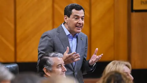 Juanma Moreno, durante la celebraci&oacute;n del &uacute;ltimo Pleno del Parlamento | Salvador L&oacute;pez Medina