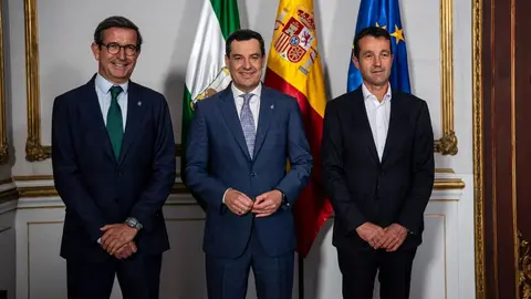 Juanma Moreno, junto a Jorge Paradela y &Aacute;ngel Escribano