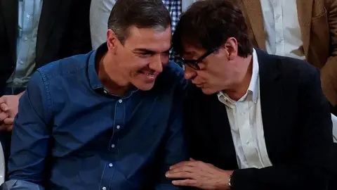 Pedro S&aacute;nchez, junto al presidente de la Generalitat de Catalu&ntilde;a Salvador Illa