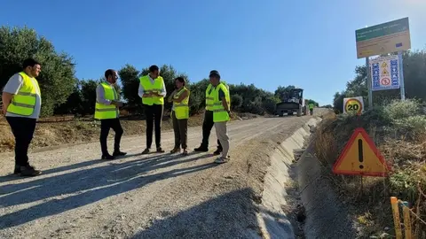 Visita a las obras en el camino rural de La Golosa, en Arjona