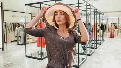 Una mujer a la moda en las tiendas de El Corte Ingl&eacute;s